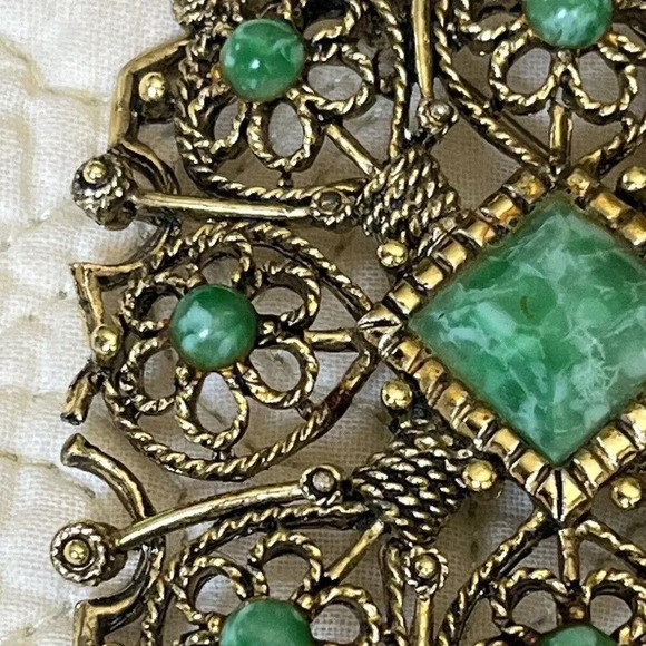Vintage Open Work Green Faux Stone Gold tone ‎ Ornate  Pin Brooch - Picture 5 of 9